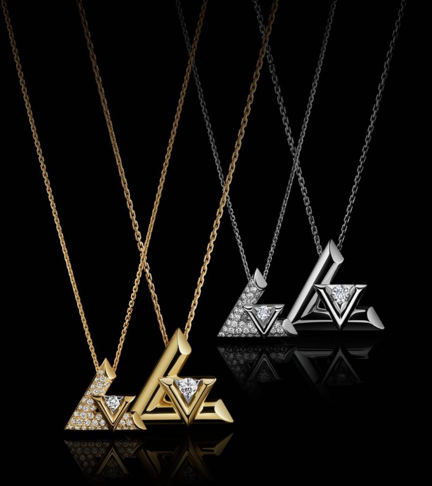 Lv volt curb chain necklace, yellow gold