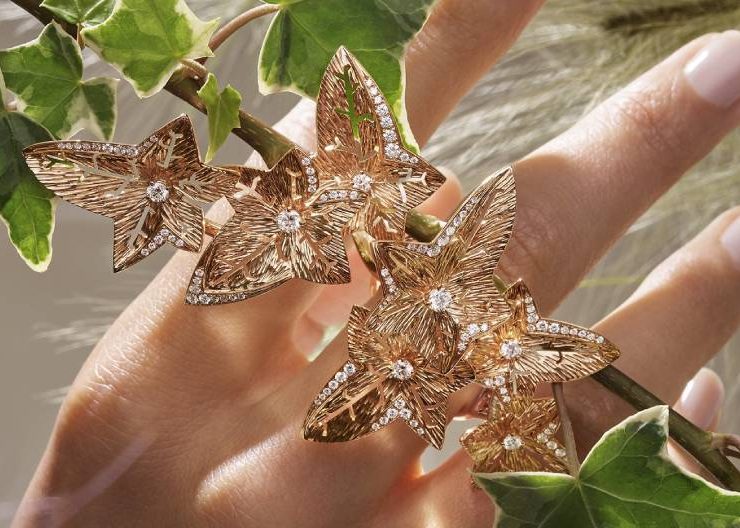 Boucheron Lierre de Paris hand ring.