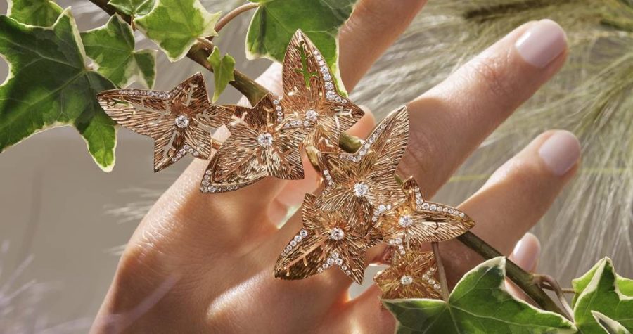 Boucheron Lierre de Paris hand ring.