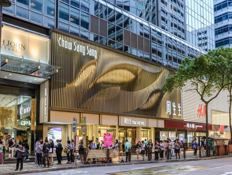 Chow Sang Sang has grown its store count by 61% since 2019. © TungCheung/Shutterstock