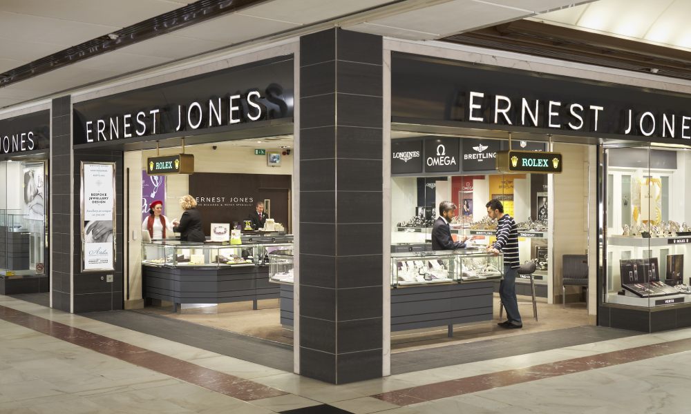 Signet Jewelers Q1 Sales Dip 9.3 To 1.7 Billion Solitaire International jewellery magazine India s Best B2B gem and jewellery magazine