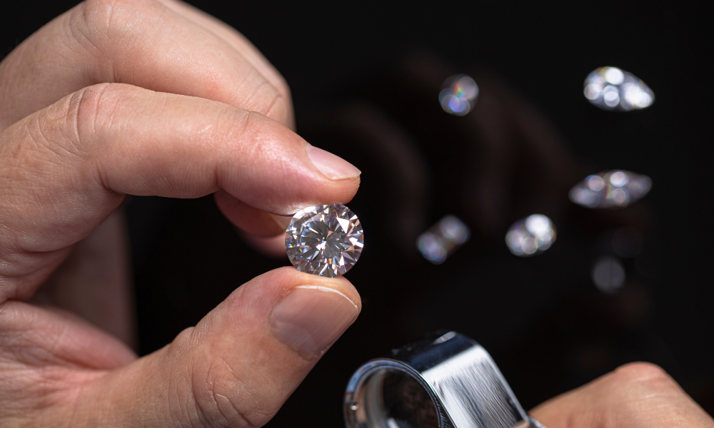 De Beers reports weaker diamond sales - The Jewelry Magazine