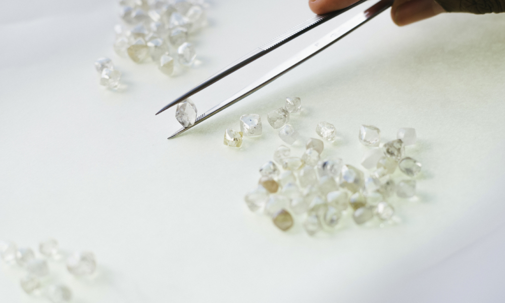 Diamond Jewellery Magazine by Solitaire International Magazine