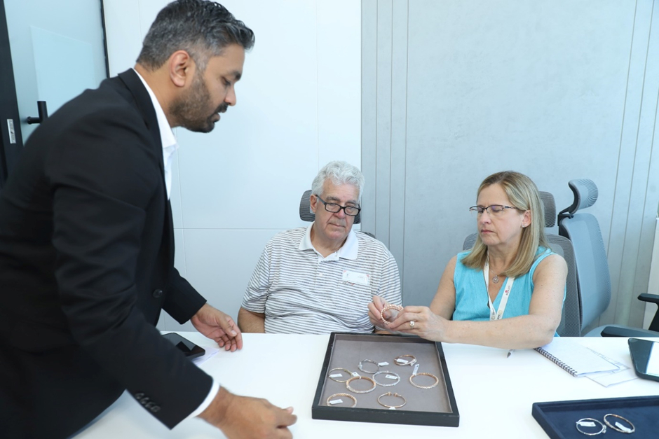 Diamond Jewellery Magazine by Solitaire International Magazine