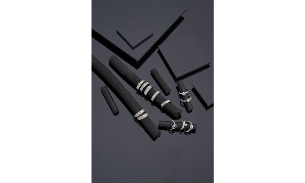 Diamond jewellery magazine