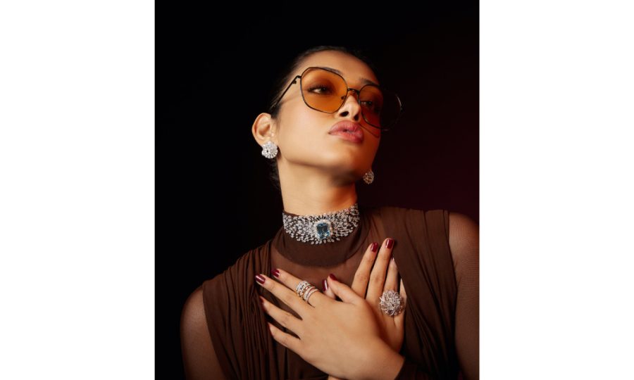 Diamond jewellery magazine