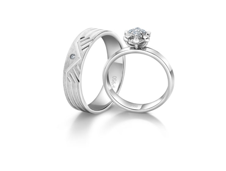 Diamond jewellery magazine