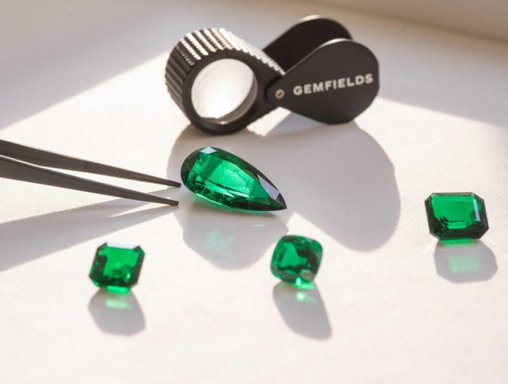 Diamond jewellery magazine