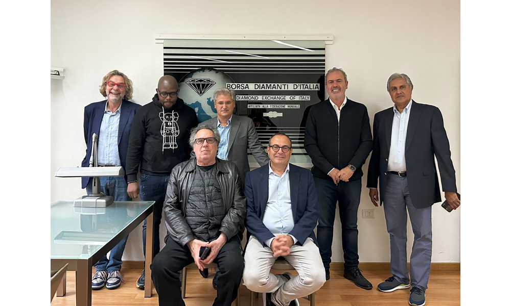 Diamond jewellery magazine