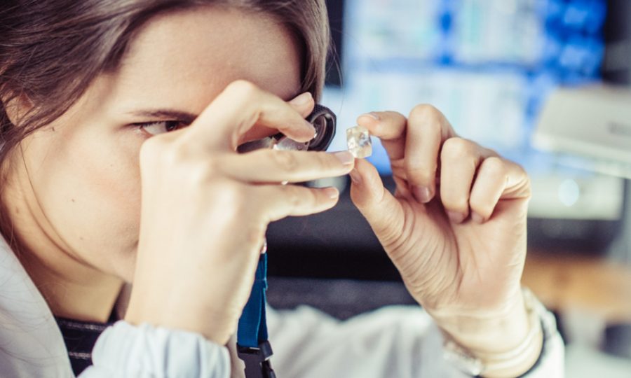 Diamond jewellery magazine