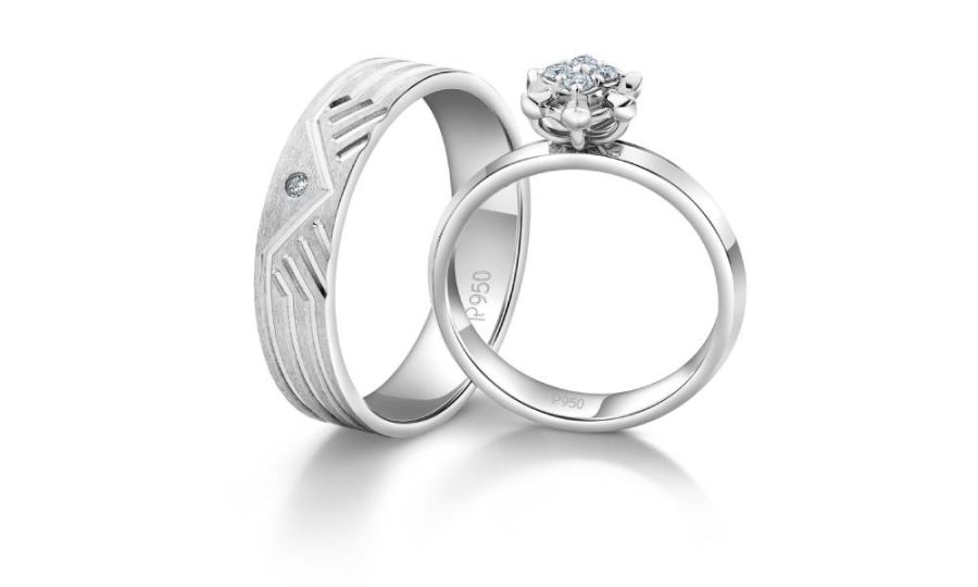 Diamond jewellery magazine