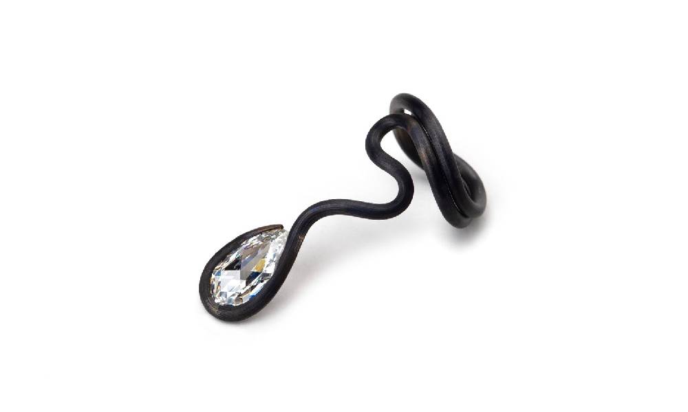 Diamond jewellery magazine