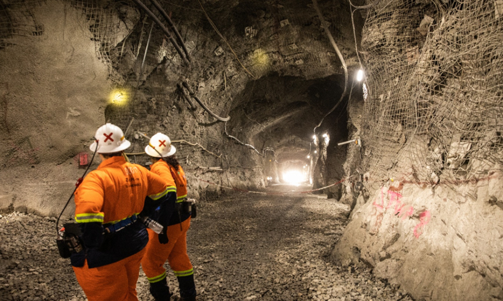 Diamond jewellery magazine