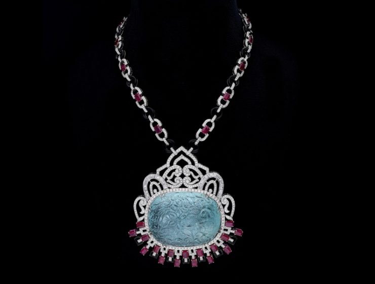Diamond jewellery magazine
