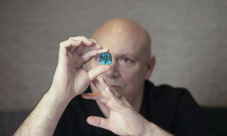 Diamond jewellery magazine