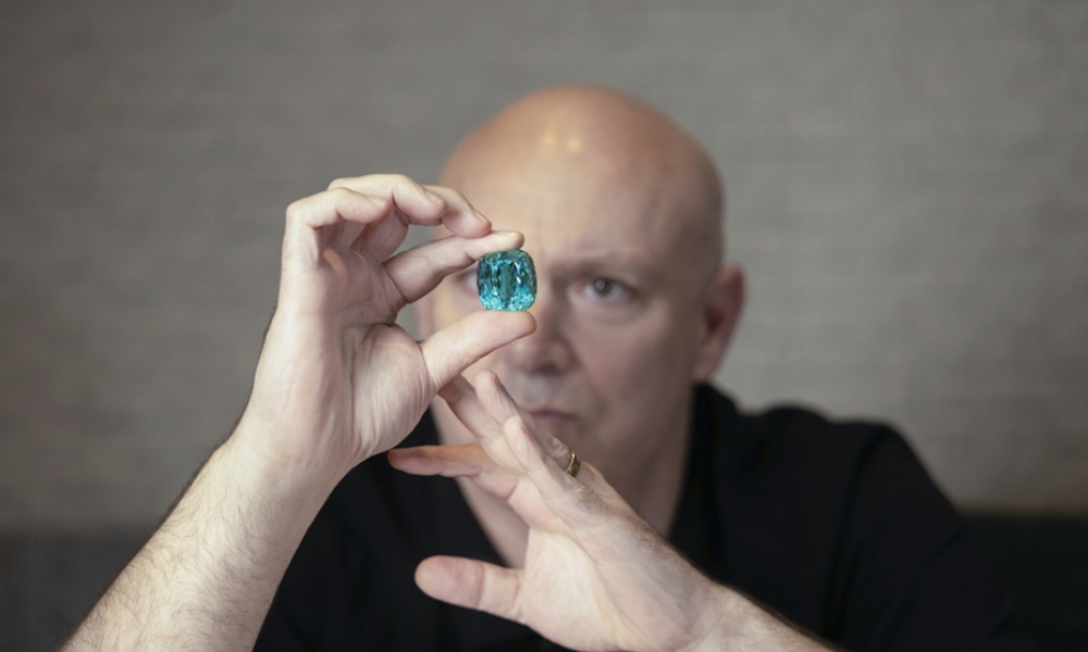 Diamond jewellery magazine