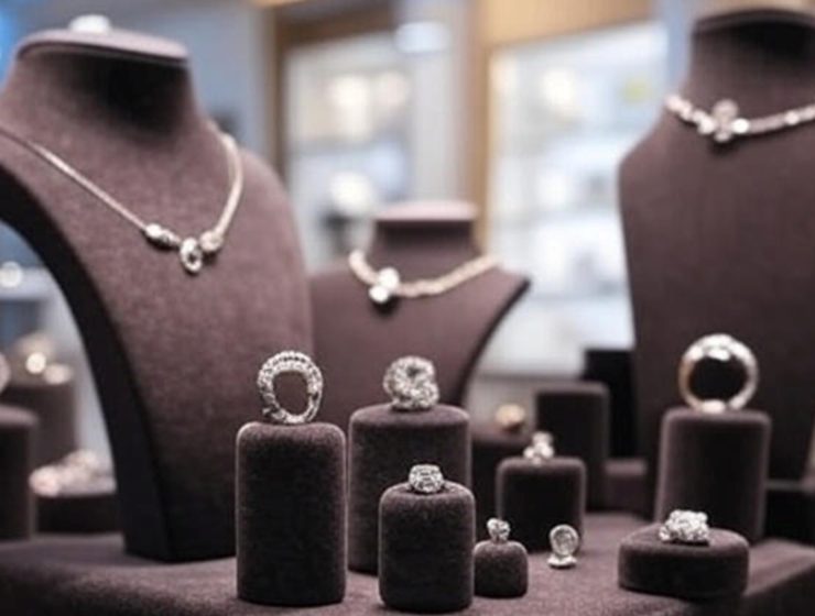 Diamond jewellery magazine