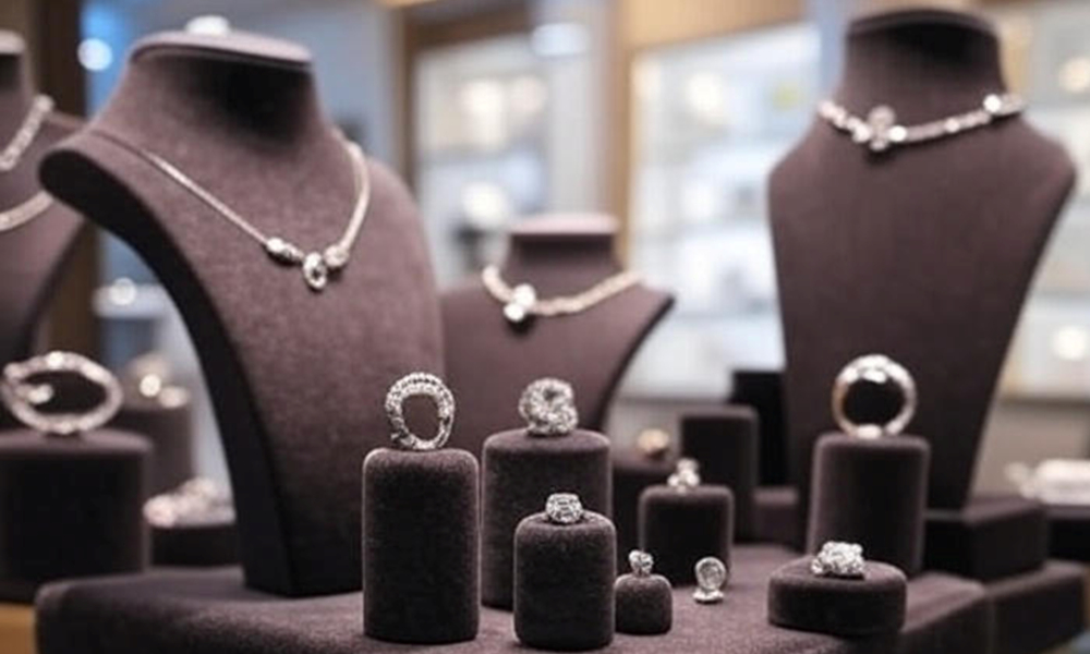 Diamond jewellery magazine