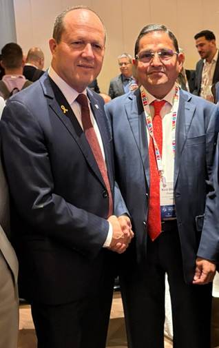 Mr. Nir Barkat (left), Minister of Economy and Industry, Israel and Mr. Kirit Bhansali, Chairman, GJEPC at the India–Israel CEO Forum held in Tel Aviv.